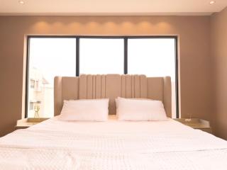 1BR Glass Dome 10 Min To Lhr Airport Kitchen - 9