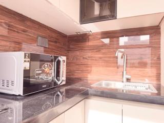 1BR Glass Dome 10 Min To Lhr Airport Kitchen - 6