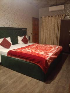 Red Tree Classic Guest House - 4