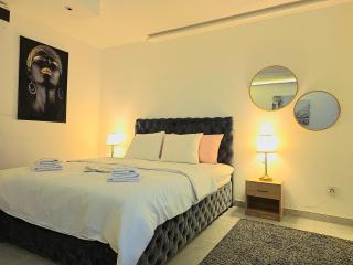 Luxury Suites Old Town City Center - 2