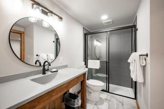 Cove Creek Lodge 104 Poolside Executive King Suite - 6