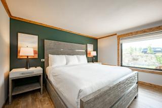 Cove Creek Lodge 104 Poolside Executive King Suite - 3