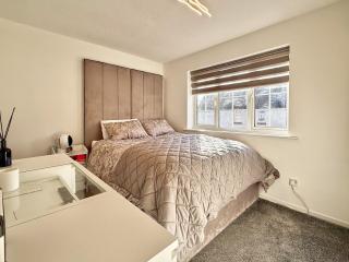 Stylish 2 BDR house in Grays Essex - 8
