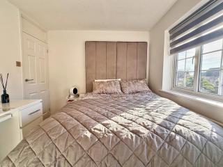 Stylish 2 BDR house in Grays Essex - 4