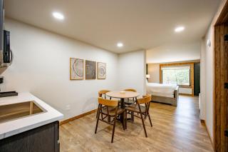 Cove Creek Lodge 107 Lakeside Executive King Suite - 8