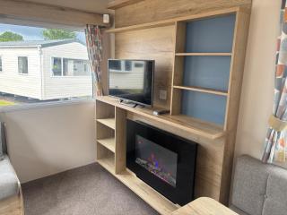 Cozy Caravan with decking and parking - 2