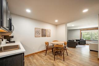 Cove Creek Lodge 109 Lakeside Executive King Suite - 8