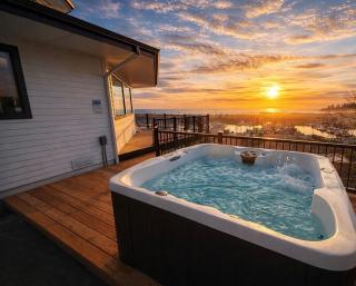The White Haus - Beach -Wine -Hot tub -Seafood - 0