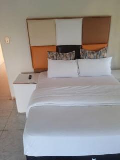 Victoria Guest House - 4