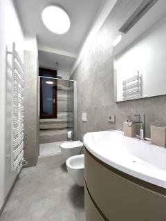 Lake and Rocca Suite - 6