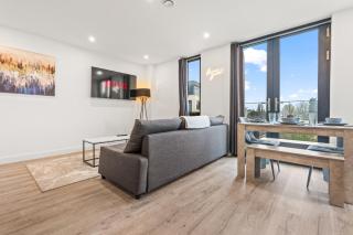 York Central Flat with Gym & Parking- Sleeps 8 - Close to Minister - 2