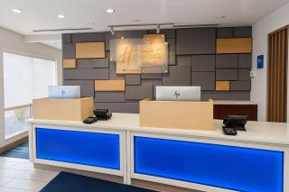 Holiday Inn Express & Suites Chicago O'Hare Airport by IHG - 7