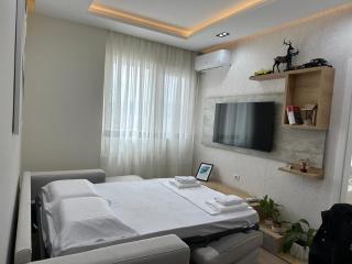 Sunny Waves Seafront Apartment - 3