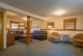 Beach Dreams: Ocean Views Room for All - 3