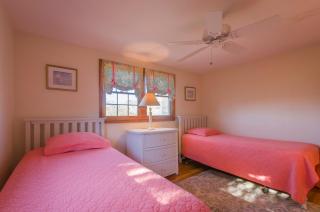 Beach Dreams: Ocean Views Room for All - 2
