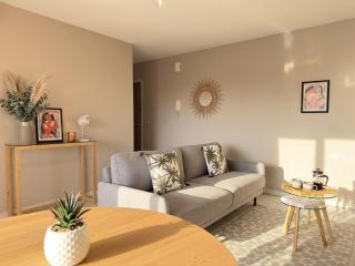 1 Bedroom Downtown Apartment, Private Parking, Wi-Fi - 9