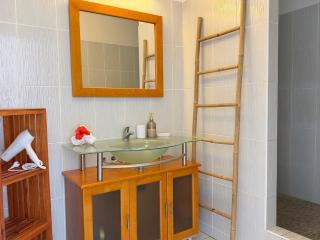 1 Bedroom Downtown Apartment, Private Parking, Wi-Fi - 8
