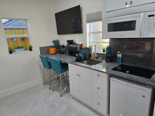 Separate Unit - Private Bathroom - Full Kitchen - Free Parking - 5