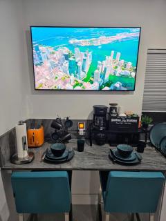 Separate Unit - Private Bathroom - Full Kitchen - Free Parking - 6