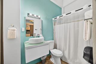 Updated Condado King Studio in Prime Location - 9