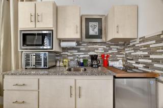 Updated Condado King Studio in Prime Location - 5