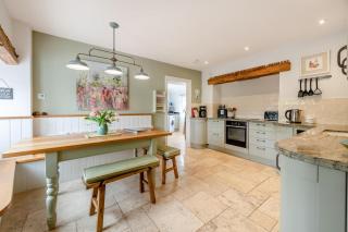 4 Bed in Frogmore oc-bc721 - 4