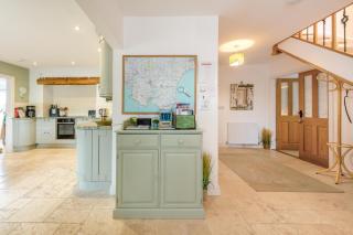 4 Bed in Frogmore oc-bc721 - 2