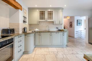 4 Bed in Frogmore oc-bc721 - 1