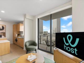 Free Parking & Rooftop Pool Access - Prime Condo - 2