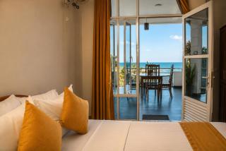Queens Beach Hotel - 4
