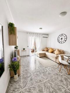 Stylish 1-Bed Apt, Walk to Beach & Amenities - 8