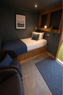 Wakefield- 6 bed- Bay parkingx2 - 2