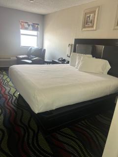 Apple Tree Inn - 2