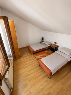 Casa Spațioasă, 4 dormitoare, zonă centrală, lângă Shopping Park Brăila - 7
