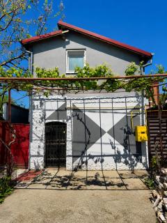 Casa Spațioasă, 4 dormitoare, zonă centrală, lângă Shopping Park Brăila - 1