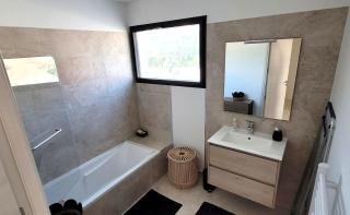 Appartement neuf T3 avec terrasse, parking et climatisation à Ajaccio - 3
