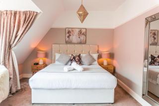 Luxury 5 Bed Beach House with Hot Tub & Cinema - 7