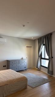 Cozy Quiet with Perfect Location - 4