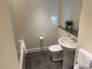 Friars Gate Central 2-Bed Apartment with Free Parking - 7