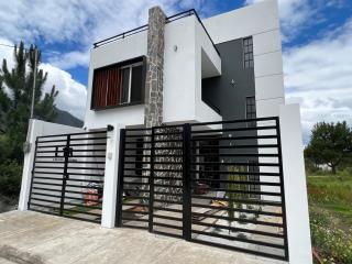 Casa de las Azucenas - Modern 3BR Home with Rooftop & Mountain Views - 0