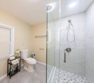 Modern & Cozy Studio| Luxe Spa Bath| Near NYC - 7