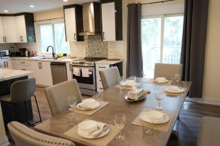 Peaceful Kitchener Getaway 5BR Home with BBQ - 5