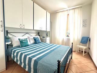 Azzurra Charming Apartment • Walk to Lake - 8