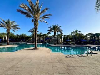 6Bed Pool Hm Solterra Resort Spa Game Rm-4183OD - 1