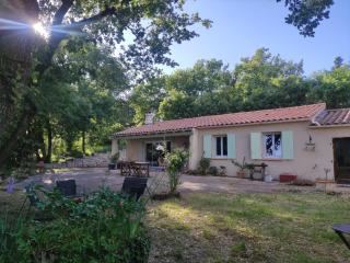 Maison au pays des lavandes et de la vigne - 0