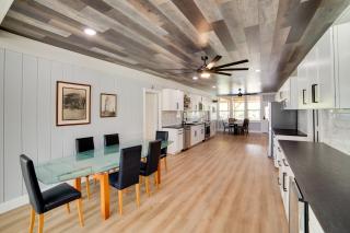On-Site Dock & Ramp: 3-Unit Escape on Lake Fork! - 3