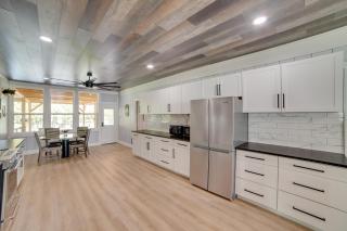 On-Site Dock & Ramp: 3-Unit Escape on Lake Fork! - 1