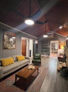 Nate's Cabin at Water's Edge - 5