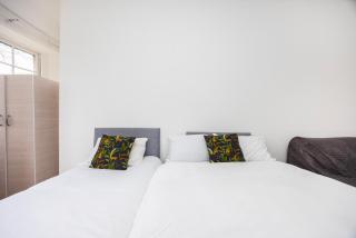 Larger Groups Apartment close to Excel CanaryWharf 02 with Parking - 8