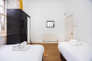 Larger Groups Apartment close to Excel CanaryWharf 02 with Parking - 4